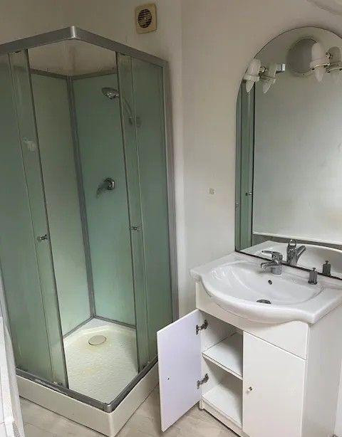 
                                                Location
                                                 Beau T1 meublé 24 m² en bon état