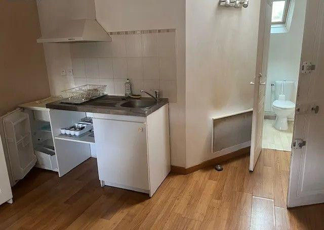 
                                                Location
                                                 Beau T1 meublé 24 m² en bon état
