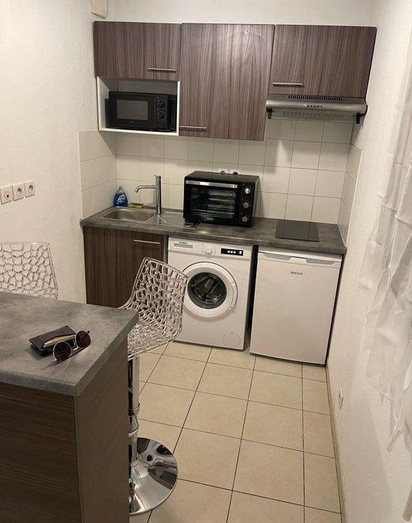 
                                                Location
                                                 Beau T1 meublé 30m² + place de parking