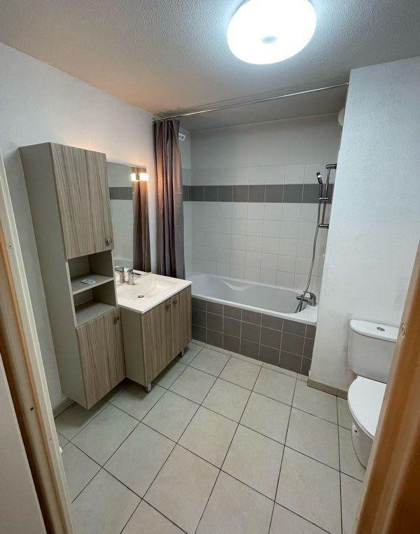 
                                                Location
                                                 Beau T1 meublé 30m² + place de parking