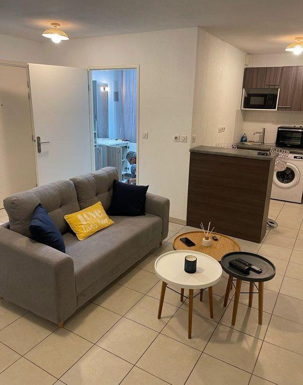 
                                                Location
                                                 Beau T1 meublé 30m² + place de parking