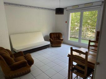 
                                                Location
                                                 Beau T1 meublé de 31m² + terrasse 6m²