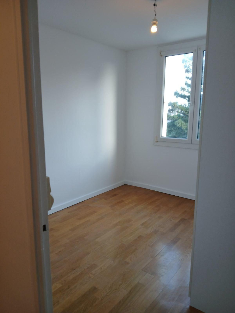 
                                                Location
                                                 Beau T2/3 51m² entièrement repeint Saint Pasquier