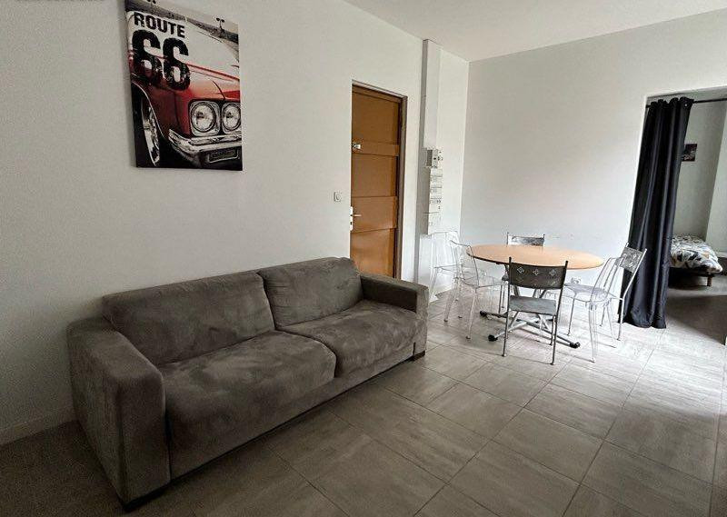
                                                Location
                                                 Beau T2 35m² entièrement meublé Grenoble Centre