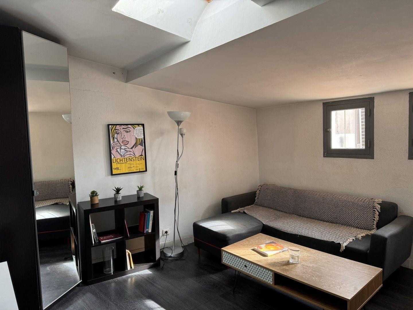 
                                                Location
                                                 Beau T2 40 m² rénové Centre Ville historique