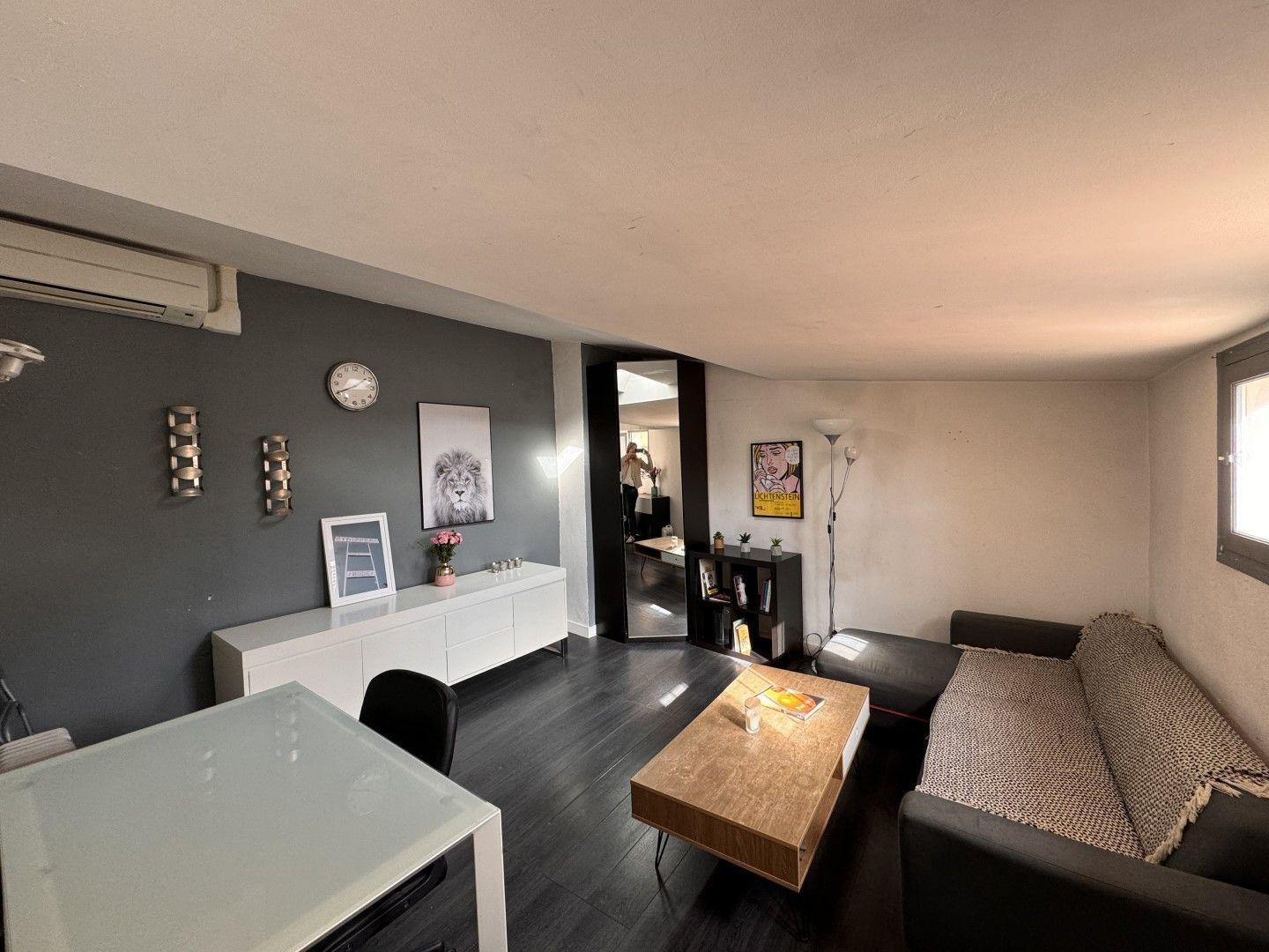 
                                                Location
                                                 Beau T2 40 m² rénové Centre Ville historique