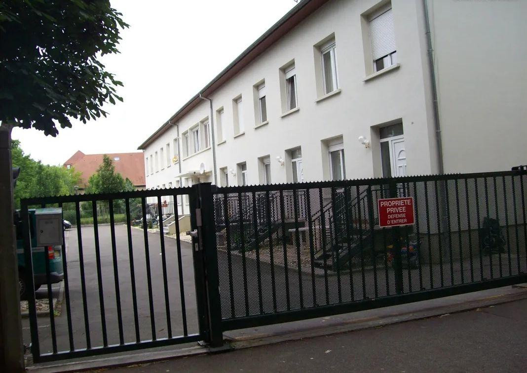 
                                                Location
                                                 Beau T2 40m² avec 2 places de parking