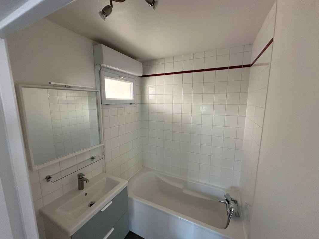 
                                                Location
                                                 Beau T2 42m² lumineux + parking – Clermont-Ferrand