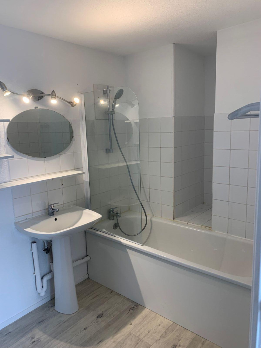 
                                                Location
                                                 Beau T2 44m² refait à neuf