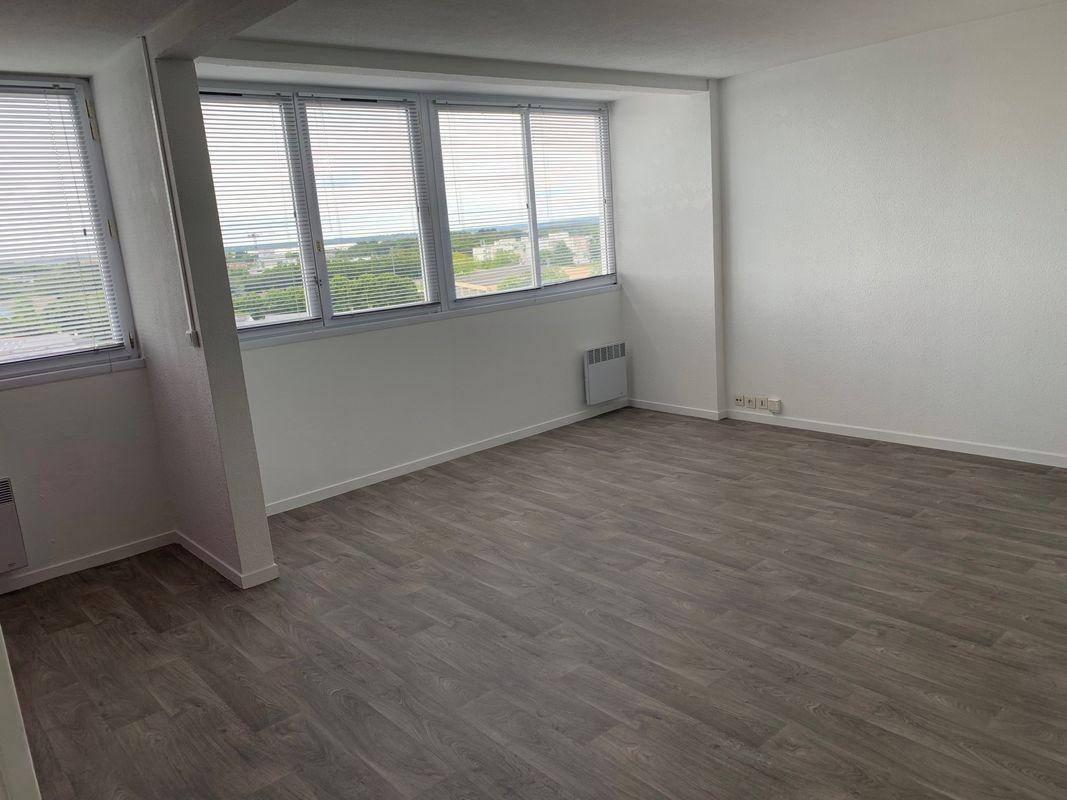 
                                                Location
                                                 Beau T2 44m² refait à neuf