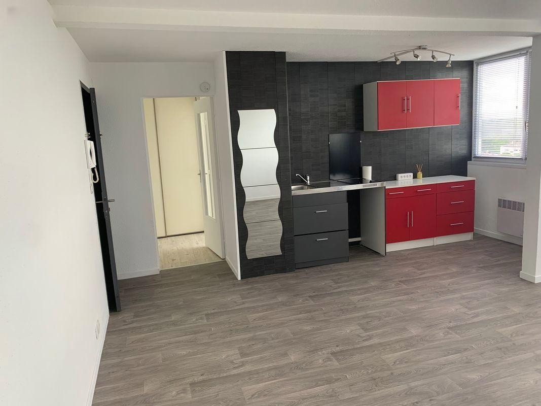 
                                                Location
                                                 Beau T2 44m² refait à neuf