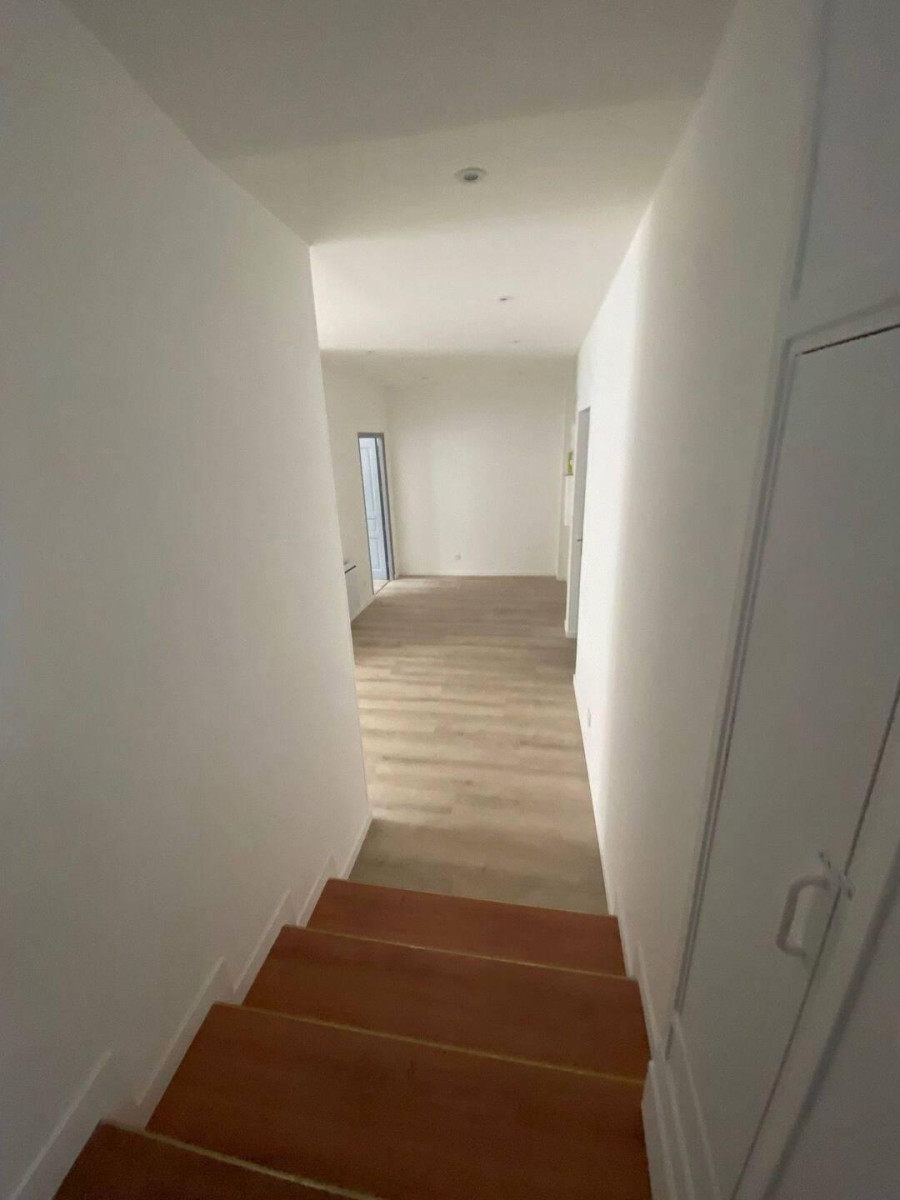 
                                                Location
                                                 Beau T2 45m²  refait à neuf rue Alexandre Fatton