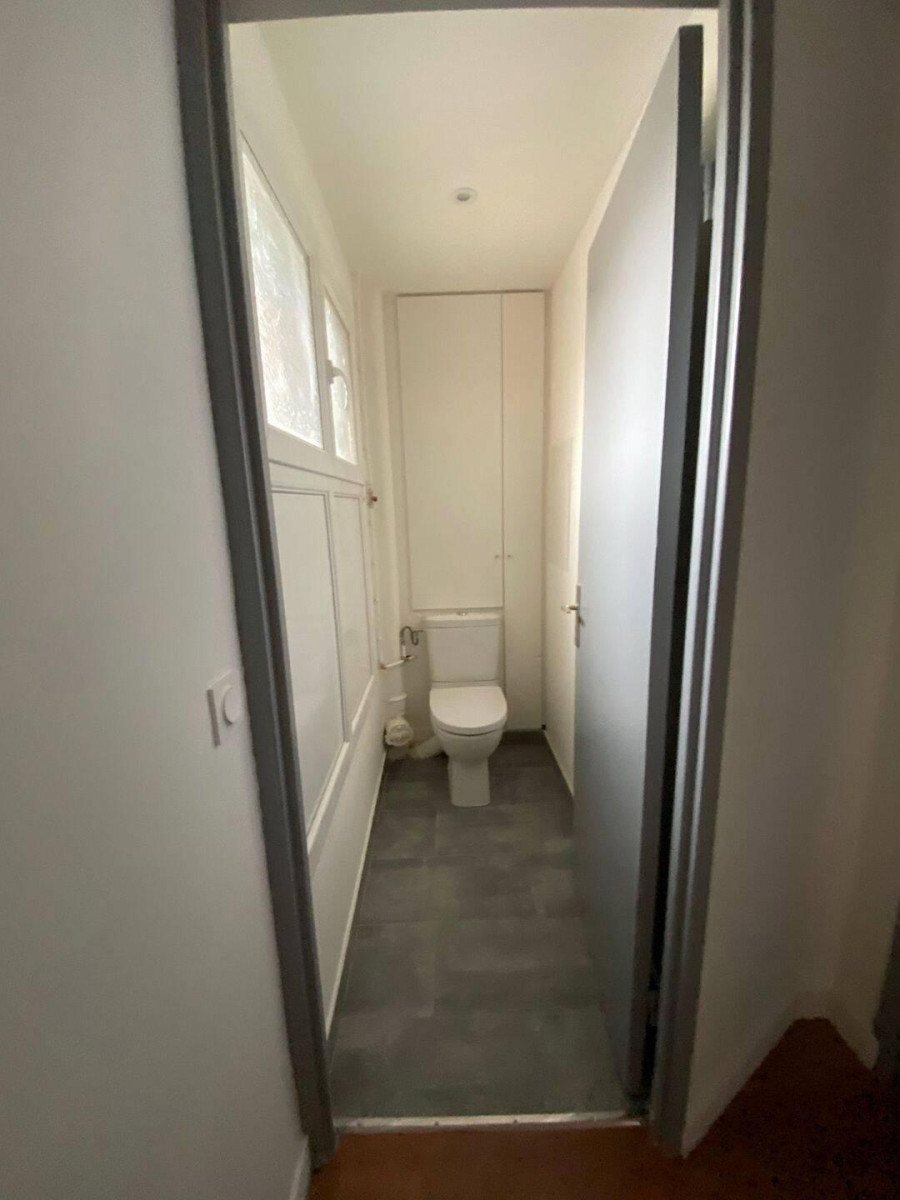 
                                                Location
                                                 Beau T2 45m²  refait à neuf rue Alexandre Fatton