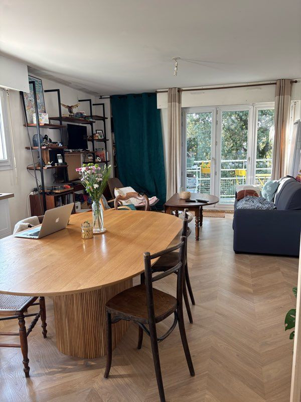 
                                                Location
                                                 Beau T2 47m² meublé lumineux rénové avec balcon