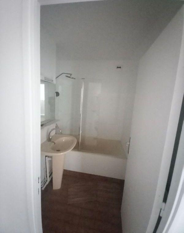 
                                                Location
                                                 Beau T2 47m² très propre triangle bordelais