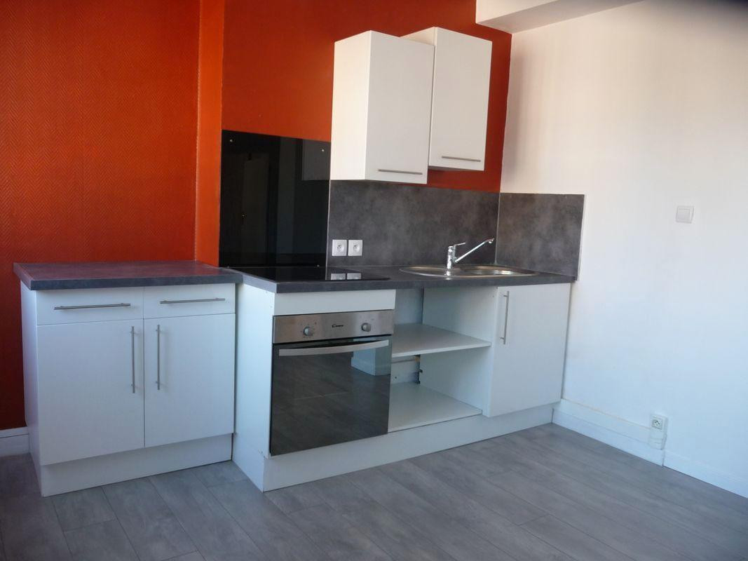 
                                                Location
                                                 Beau T2 48m² dans parc proximite cours fauriel