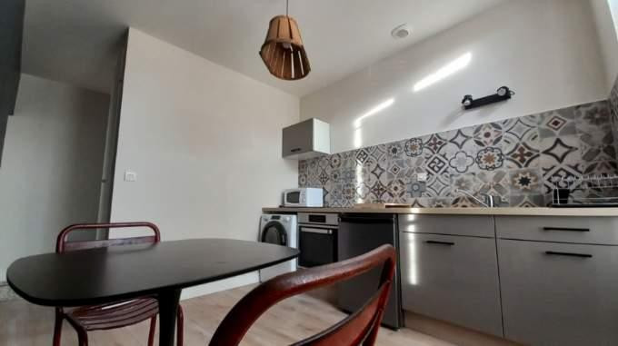 
                                                Location
                                                 Beau T2  48m2 * Châtelet - bord de Loire * rénové