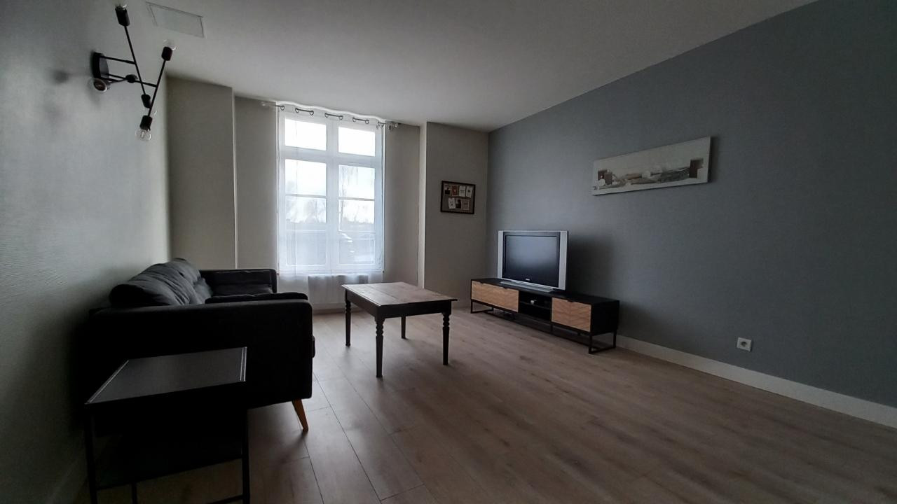 
                                                Location
                                                 Beau T2  48m2 * Châtelet - bord de Loire * rénové