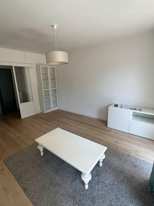 
                                                Location
                                                 Beau T2 50m² avec balcon très lumineux