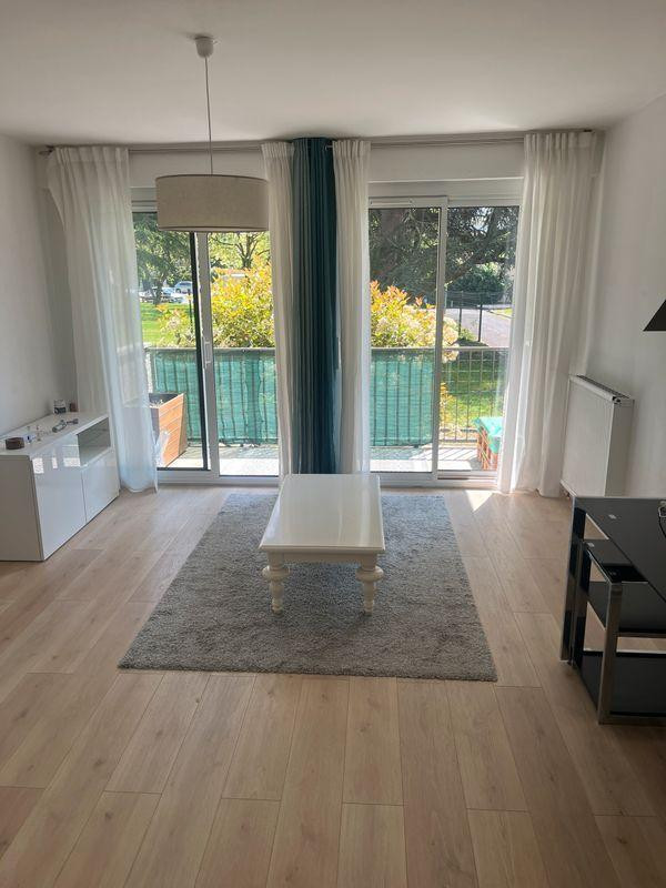 
                                                Location
                                                 Beau T2 50m² avec balcon très lumineux