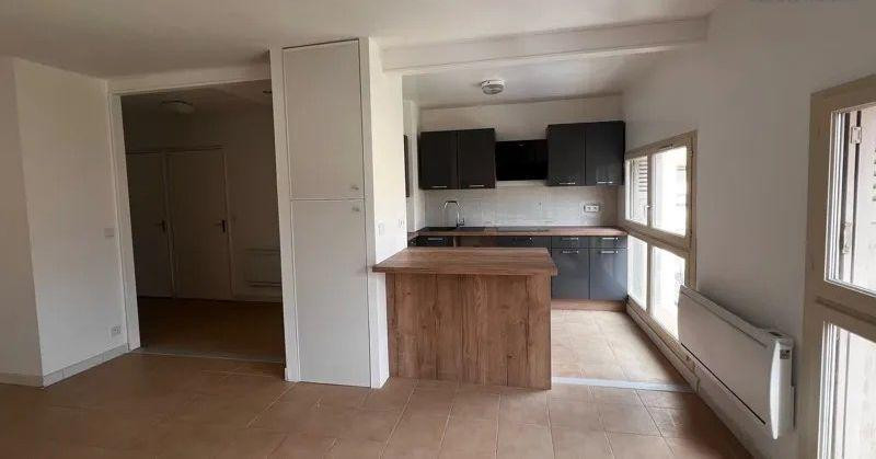 
                                                Location
                                                 Beau T2 51m² rénové Proche Parking Carnot