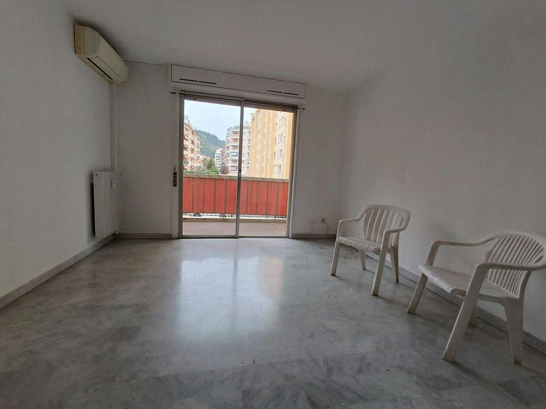 
                                                Location
                                                 Beau T2 à louer NICE Quartier St Barthélémy