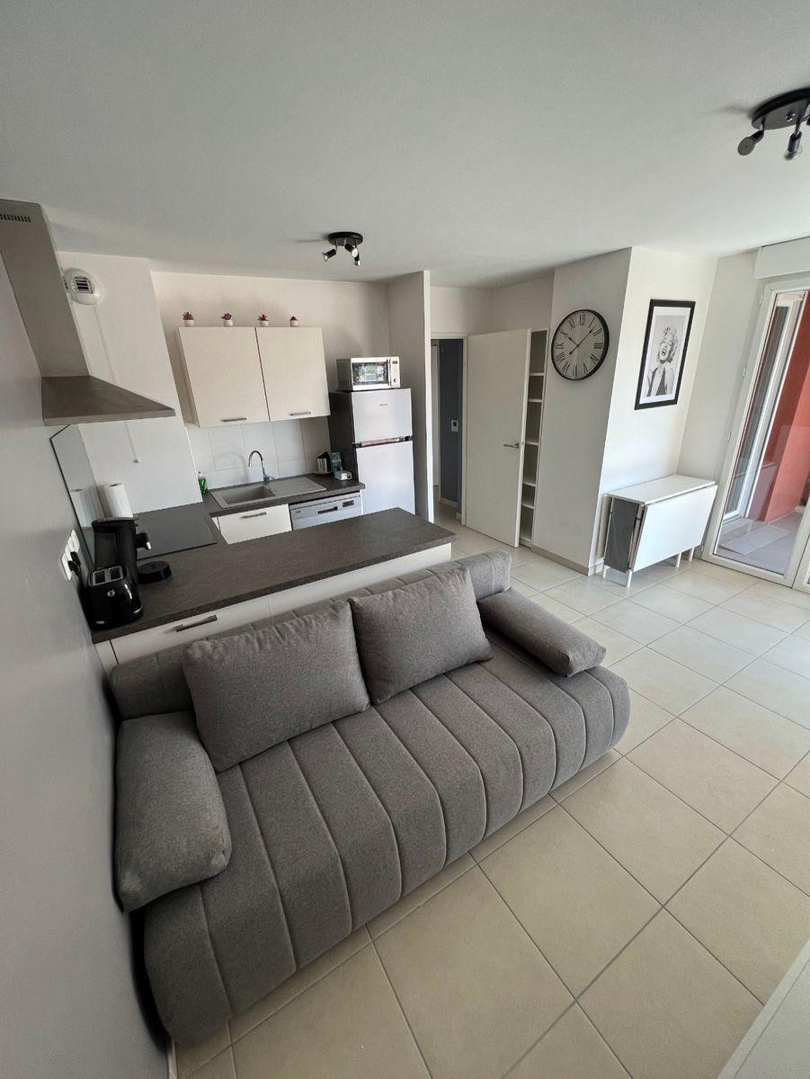 
                                                Location
                                                 Beau T2 avec balcon et parking parfaitement situé