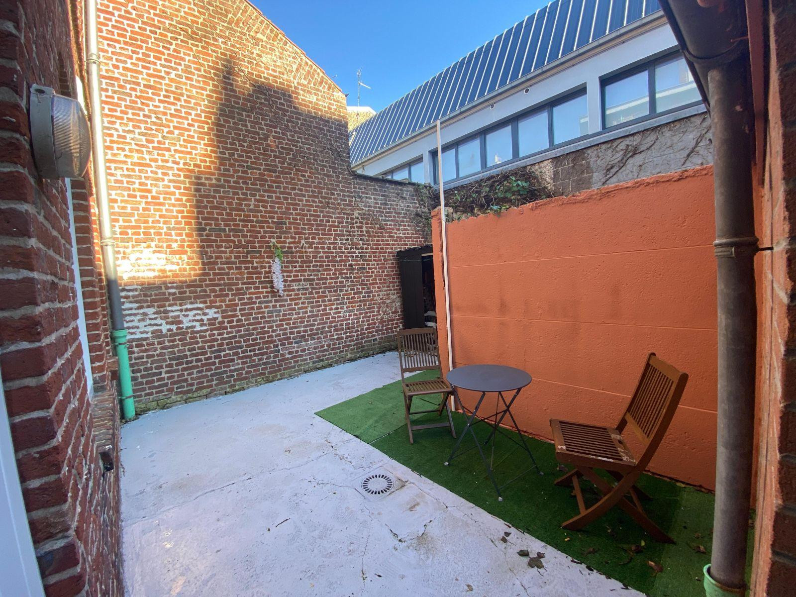 
                                                Location
                                                 Beau T2 avec extérieur au calme