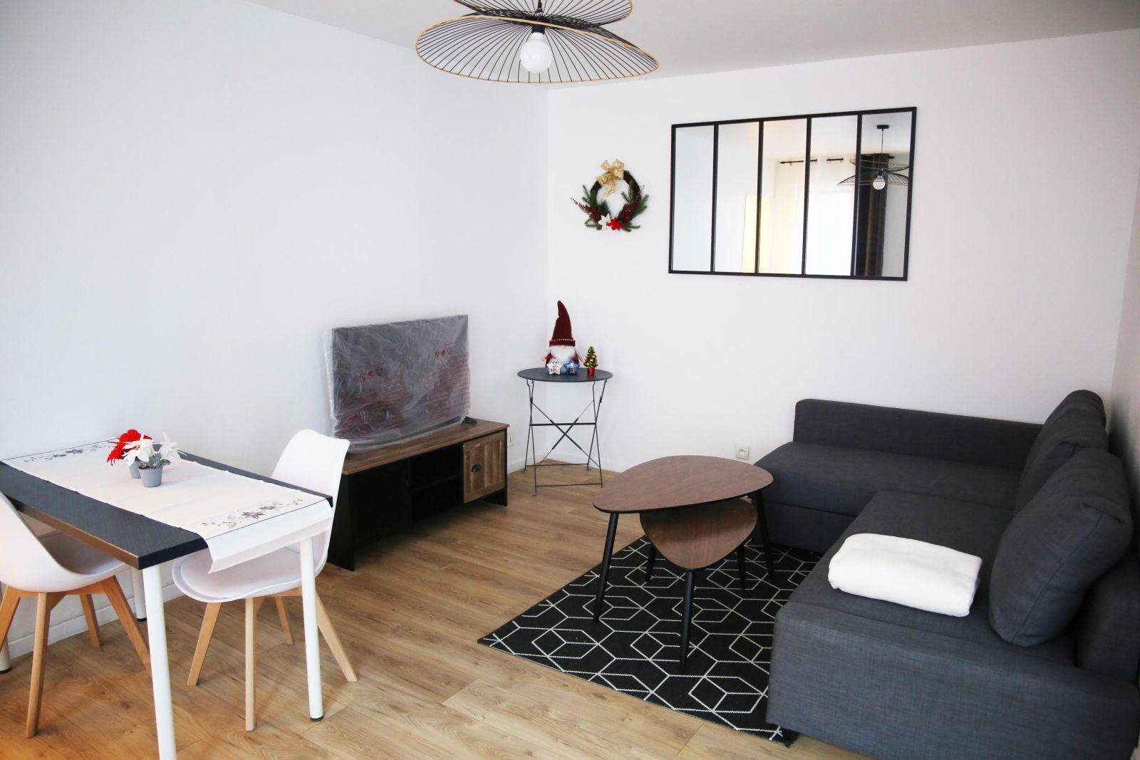 
                                                Location
                                                 Beau T2 avec extérieur au calme