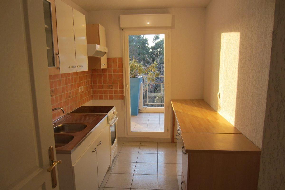 
                                                Location
                                                 Beau T2 avec parking et garage