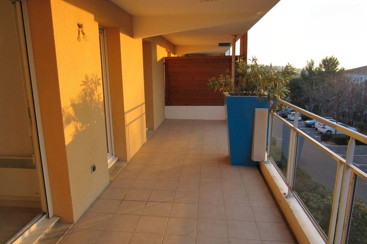 
                                                Location
                                                 Beau T2 avec parking et garage
