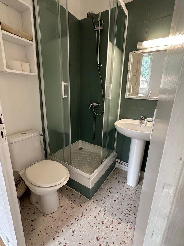 
                                                Location
                                                 Beau T2 entièrement meublé 32m² rénové