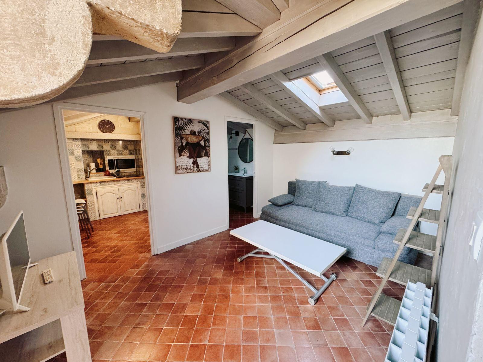 
                                                Location
                                                 Beau T2 lumineux à louer avec terrasse couverte