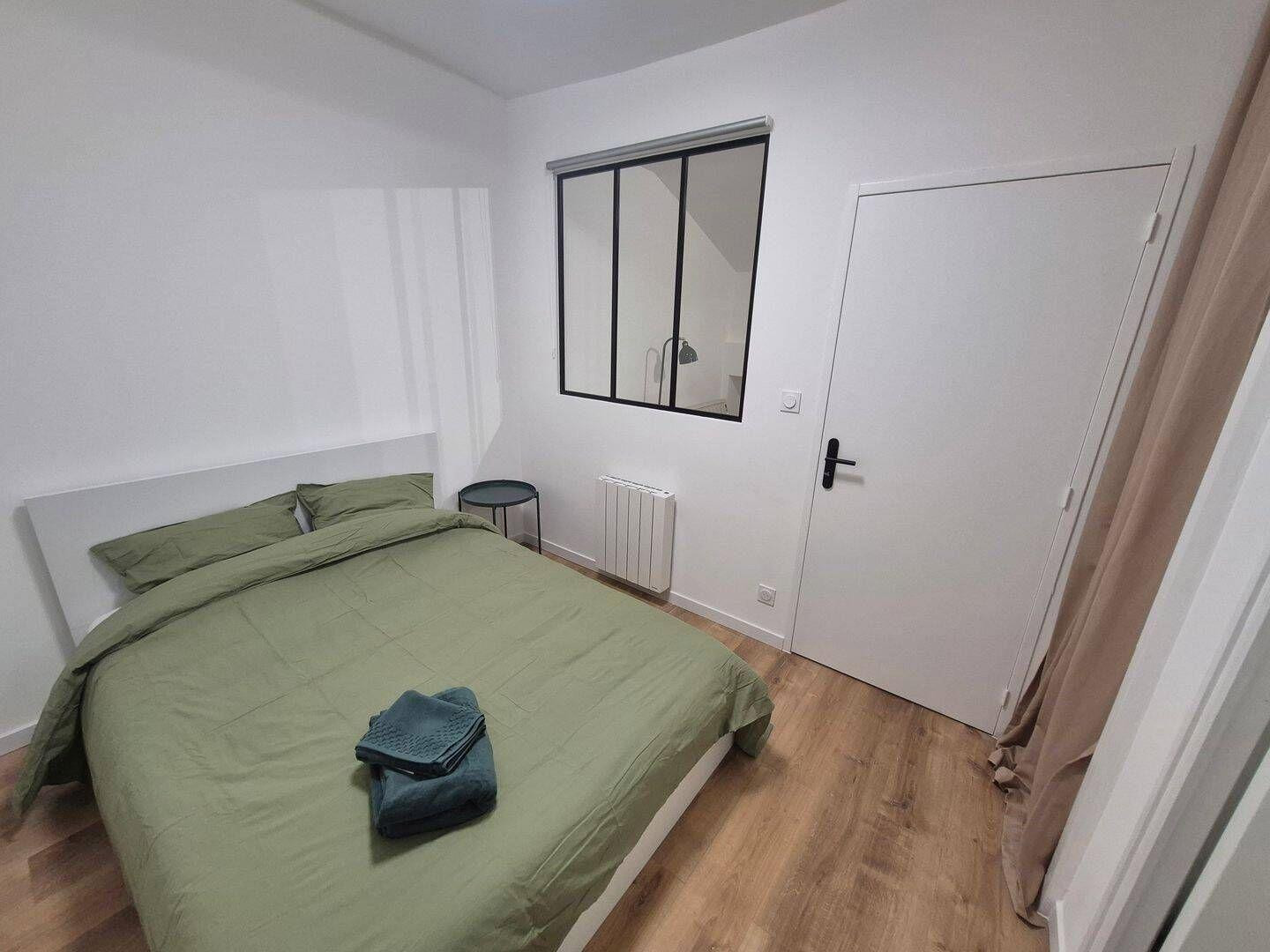 
                                                Location
                                                 Beau T2 meublé 25m² rénové avec balcon
