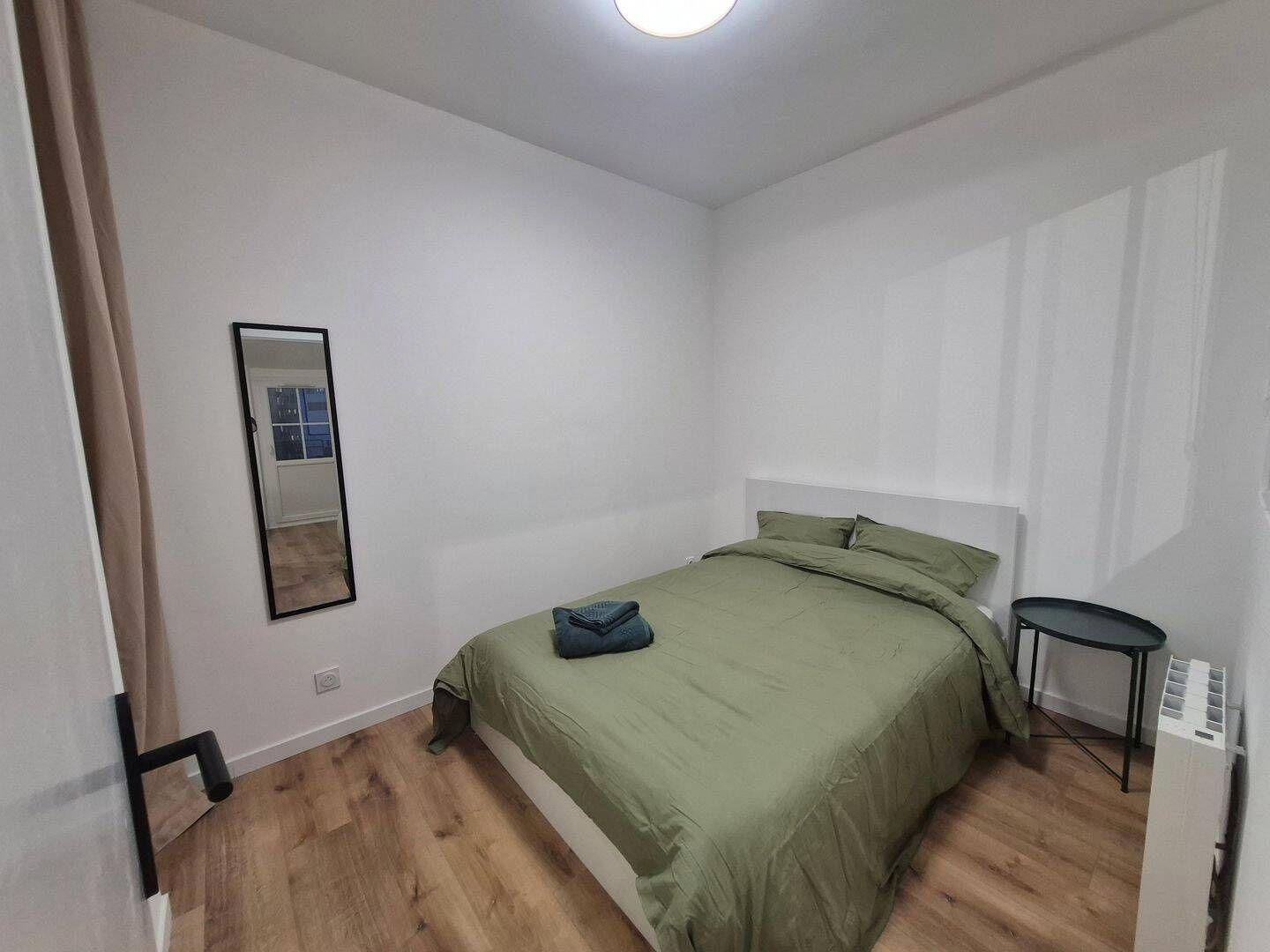 
                                                Location
                                                 Beau T2 meublé 25m² rénové avec balcon