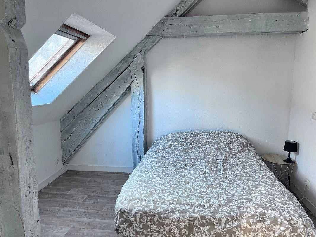 
                                                Location
                                                 Beau T2 meublé (27m² au sol, 19 m² Carrez)