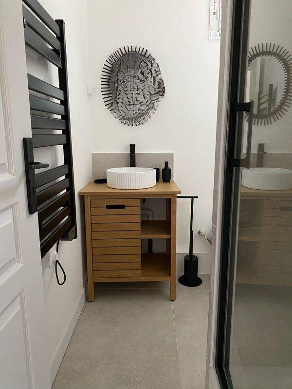 
                                                Location
                                                 Beau T2 meublé 27m² rénové bd Longchamp