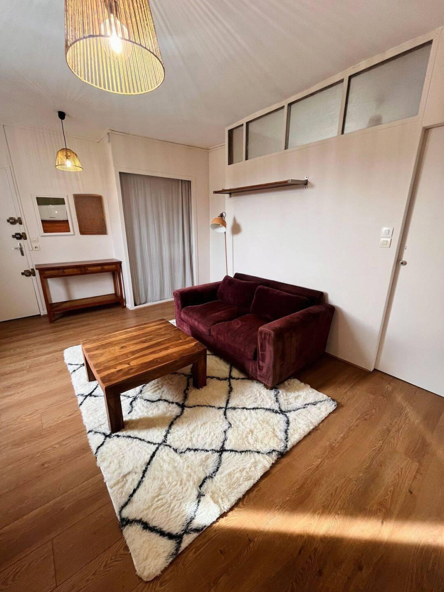 
                                                Location
                                                 Beau T2 meublé 28m² quartier Zola