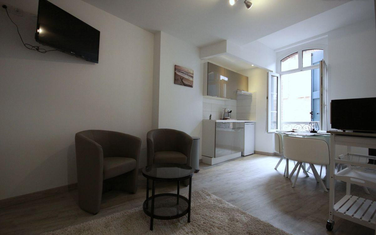 
                                                Location
                                                 Beau T2 meublé 30m² centre ville historique d'Albi