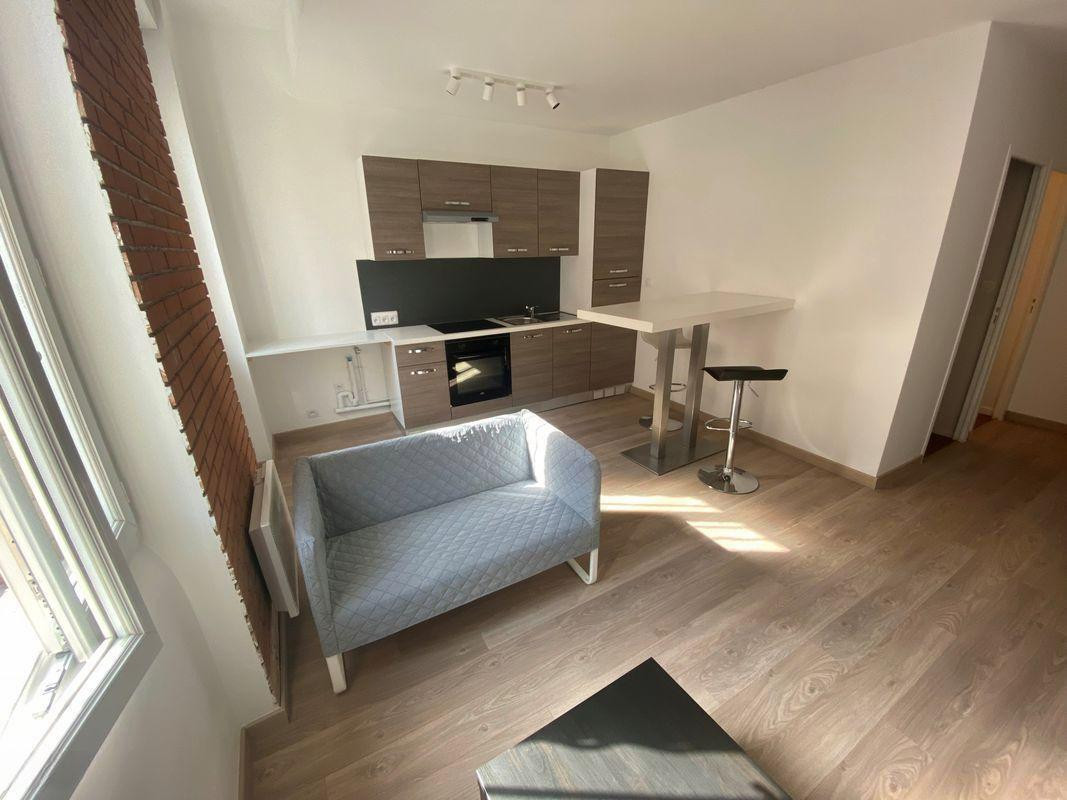 
                                                Location
                                                 Beau T2 meublé 30m² quartier des Chalets