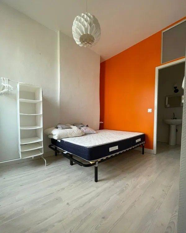 
                                                Location
                                                 Beau T2 meublé 30m² Victoire sans vis à vis