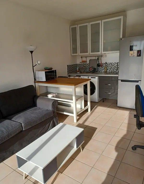 
                                                Location
                                                 Beau T2 meublé 31m² avec grande terrasse 15m²