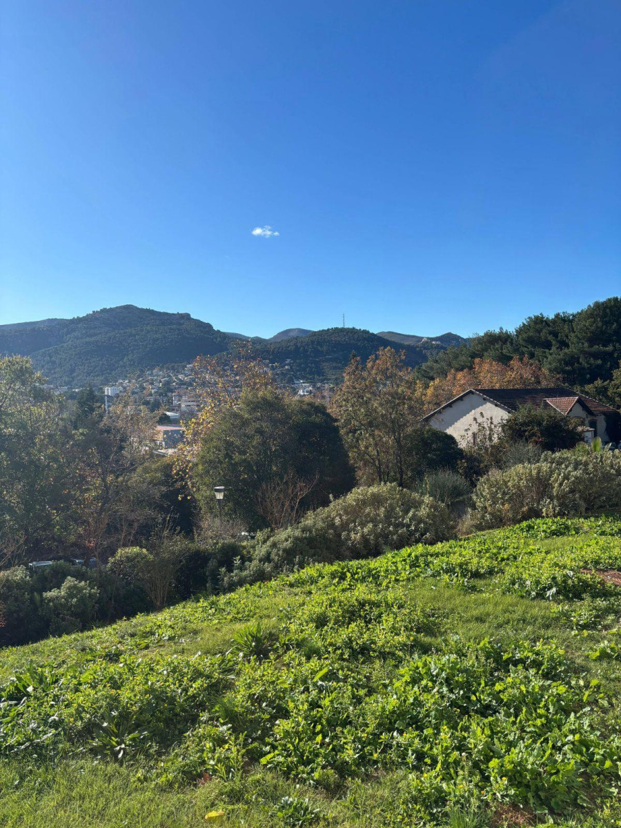 
                                                Location
                                                 Beau T2 meublé 32m² avec terrasse, vue dégagée