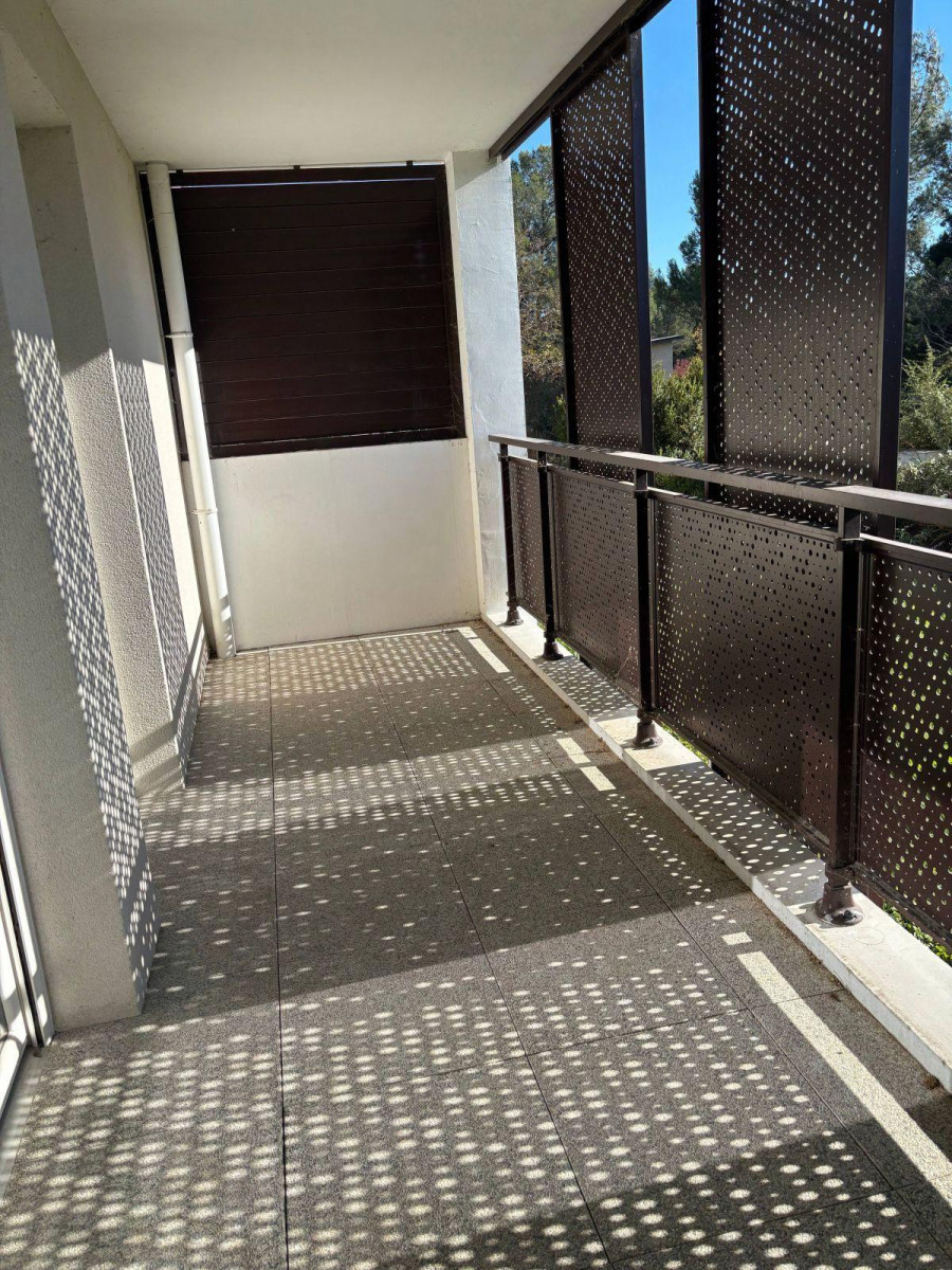 
                                                Location
                                                 Beau T2 meublé 32m² avec terrasse, vue dégagée