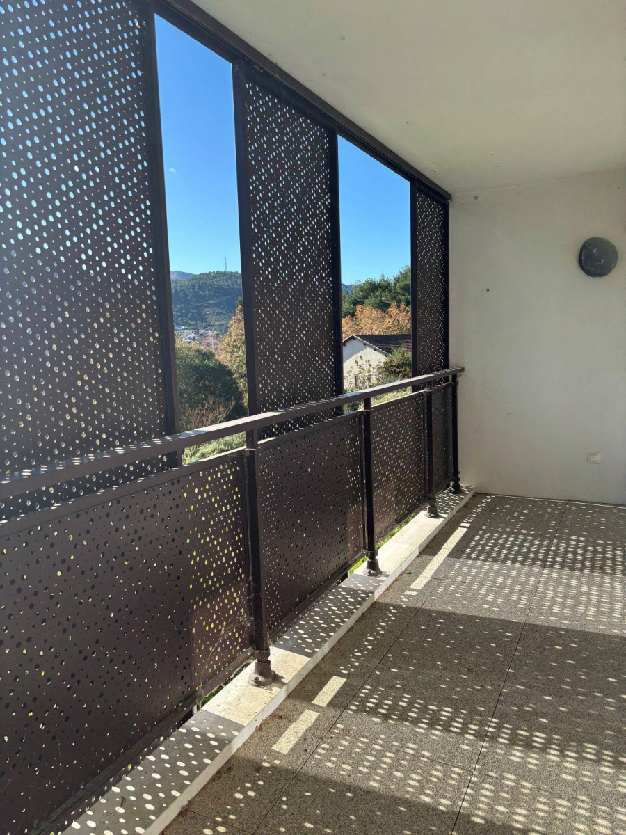 
                                                Location
                                                 Beau T2 meublé 32m² avec terrasse, vue dégagée