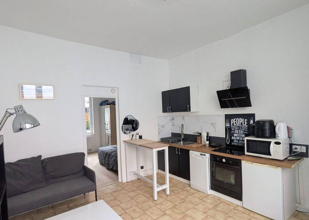 
                                                Location
                                                 Beau T2 meublé 34m² avec cour privée