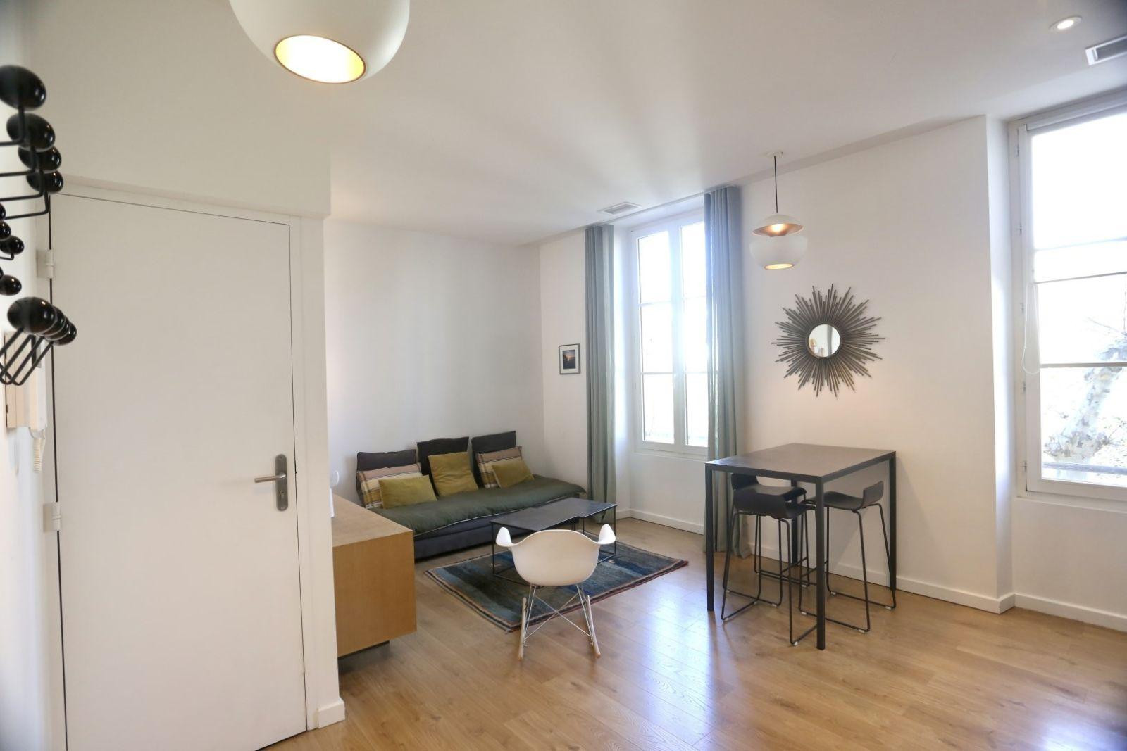 
                                                Location
                                                 Beau T2 meublé 34m² récemment rénové centre ville