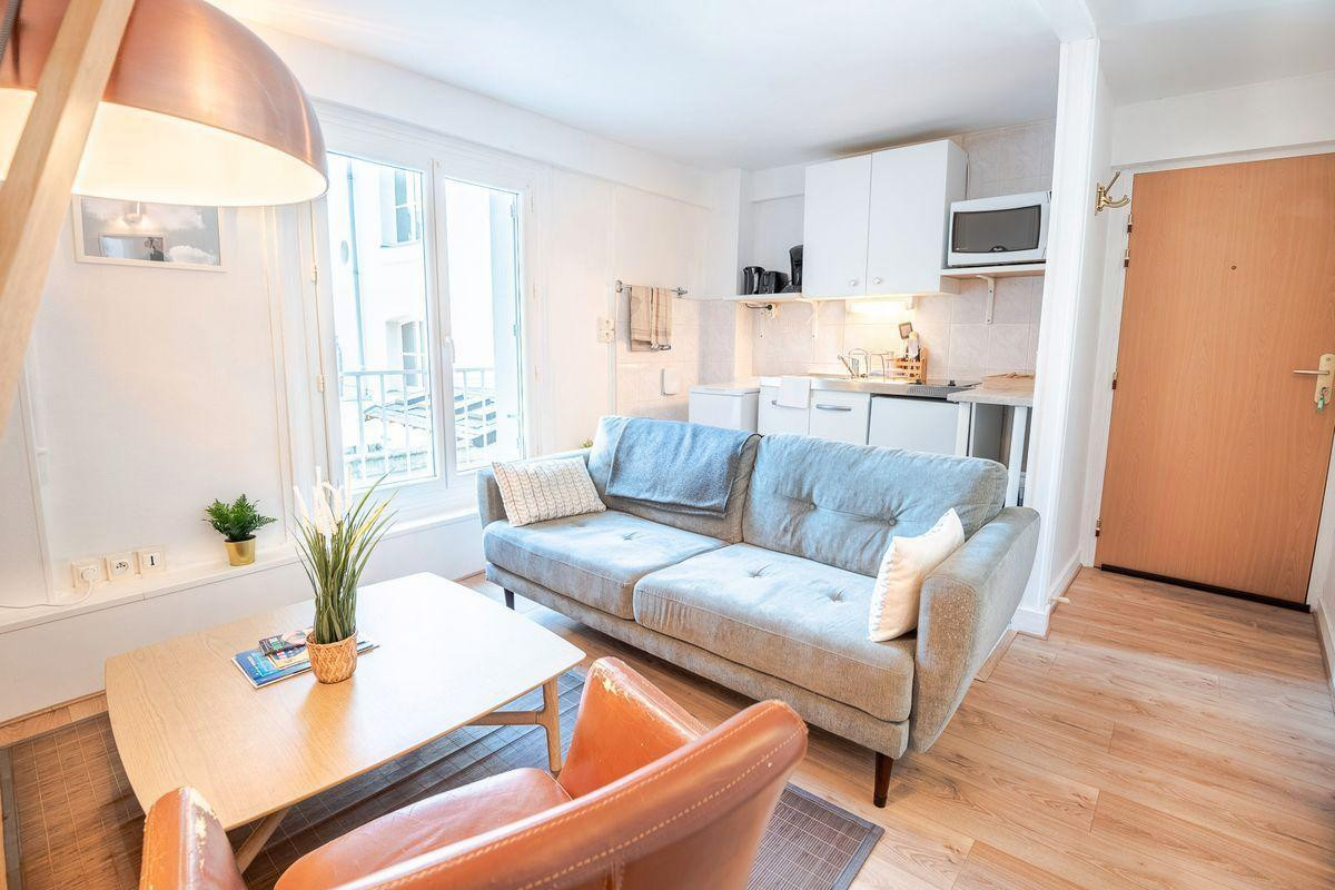 
                                                Location
                                                 Beau T2 meublé 35m² hyper-centre