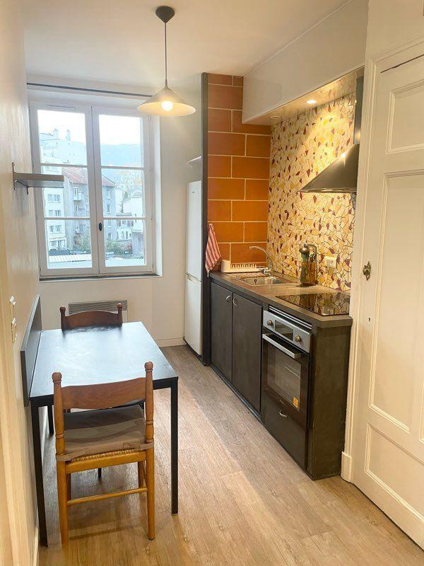 
                                                Location
                                                 Beau T2 meublé 36m² / Centre Grenoble