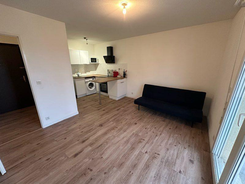 
                                                Location
                                                 Beau T2 meublé 36m² parking & piscine